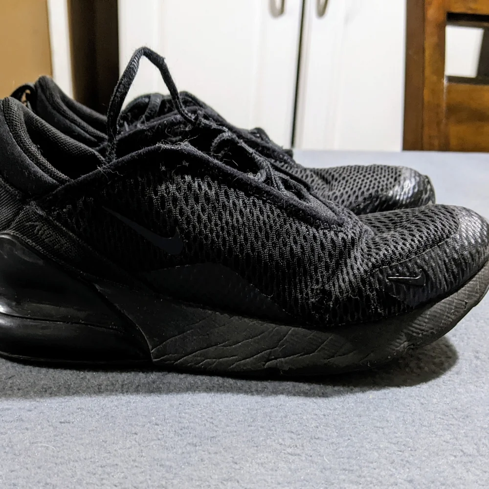 Nike‎ Air Max 270 size 2Y fair condition
